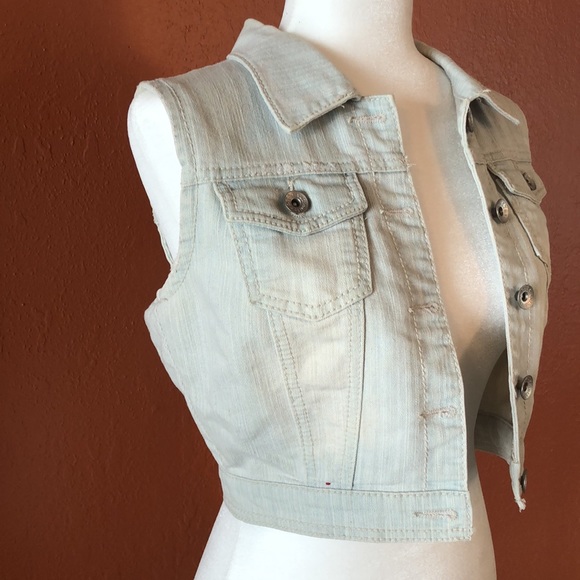⭐️3/$23⭐️ Denim Vest - Picture 3 of 6